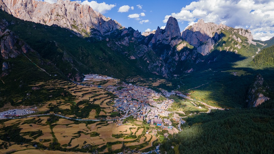 【异域甘南.禅心色达】麦积山/官鹅沟/腊子口/拉卜楞寺/扎尕那/观音镇/色达/九曲黄河第一湾/ 花湖/红原大草原/阿万仓湿地/莲宝叶则/娘玛寺转经筒/桑科草原8天